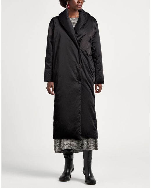 Stand Studio Black Coats