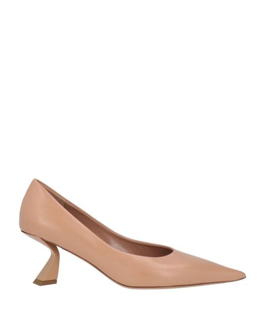 Nensi Dojaka Pink Pumps