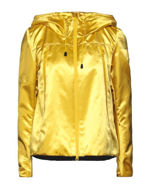 OUTHERE Yellow Jacket