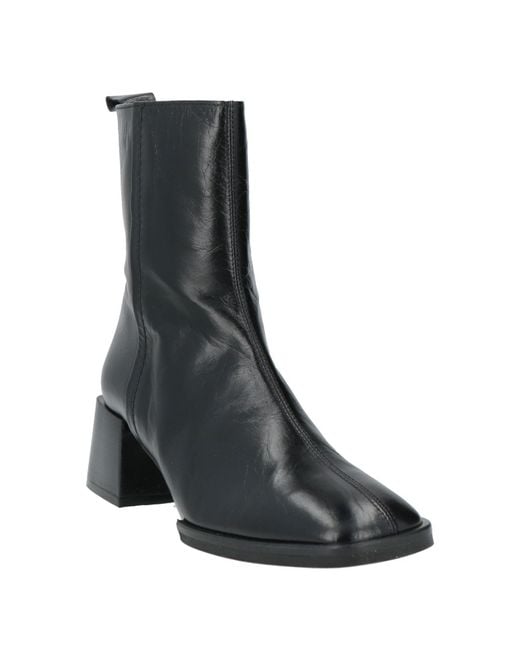 Poeve Black Ankle Boots