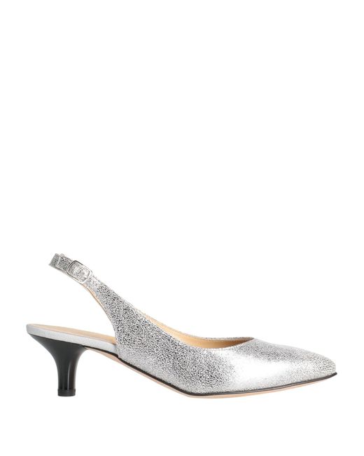 Brunate White Pumps