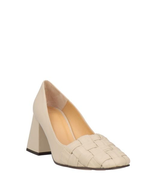 Castaner Natural Pumps