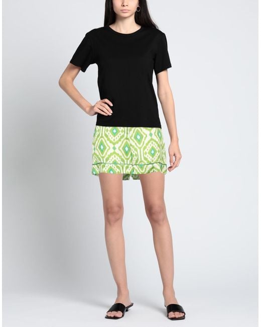 HANAMI D'OR Green Shorts & Bermuda Shorts