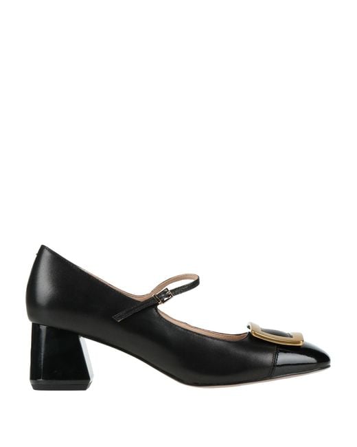 Emanuélle Vee Black Pumps