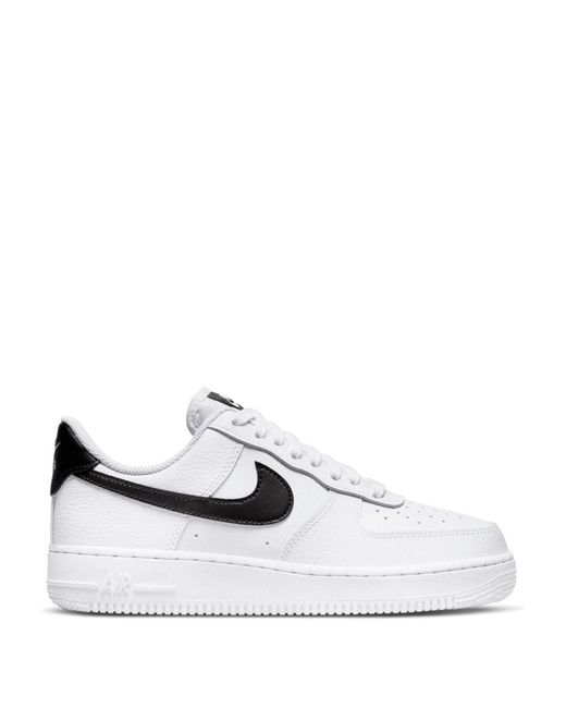 Sneakers di Nike in White