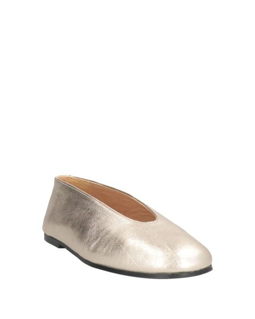 Virreina Natural Ballet Flats Leather