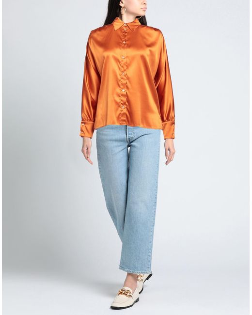 Momoní Orange Shirt