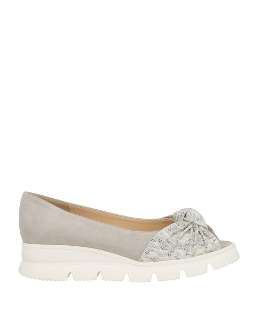 Brunate White Pumps