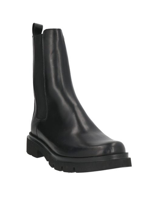 Ovyè Black Ankle Boots