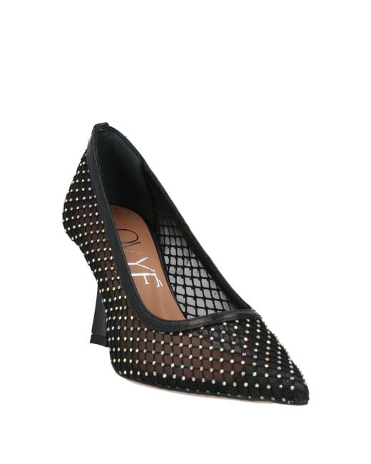 Ovyè Black Pumps