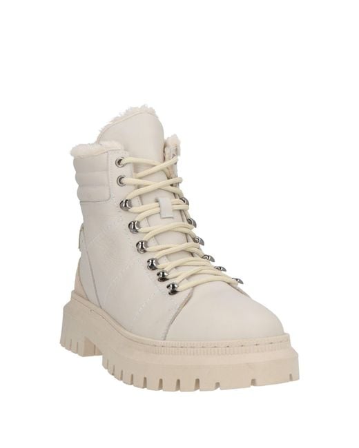 Nila & Nila Natural Ankle Boots