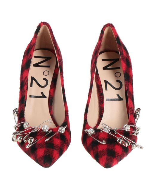 N°21 Red Pumps