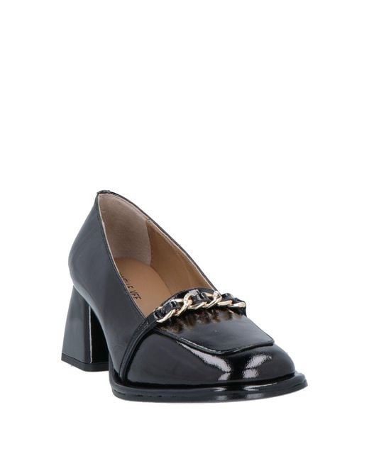 Emanuélle Vee Black Loafer
