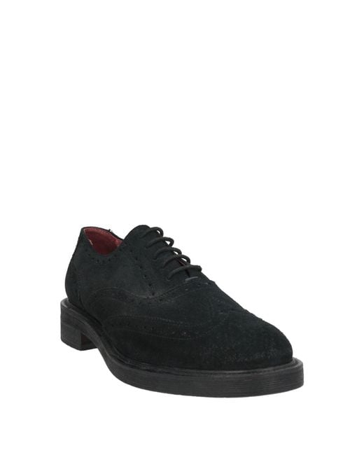 Stringate di Frau in Black
