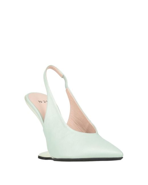 N°21 White Pumps