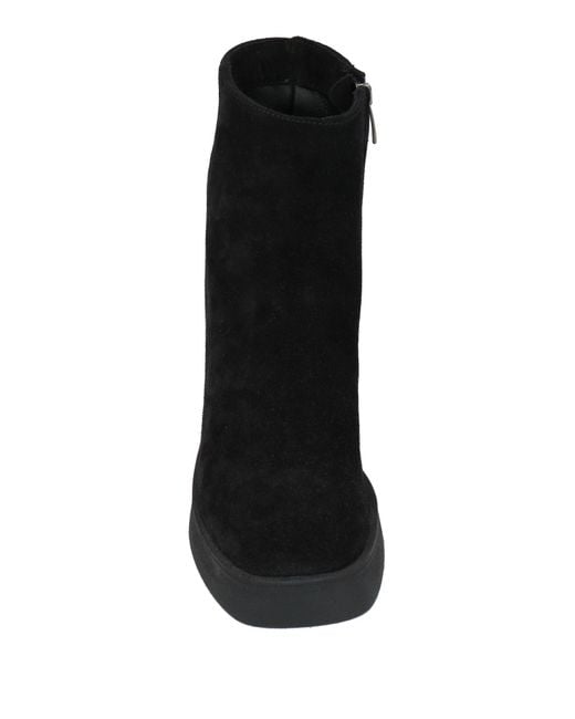 ESSENTIAL L.A.B. Black Ankle Boots