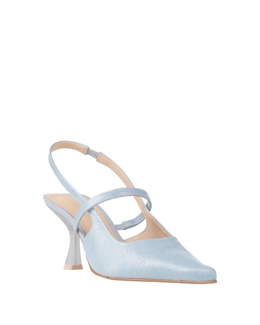 Zinda White Pumps