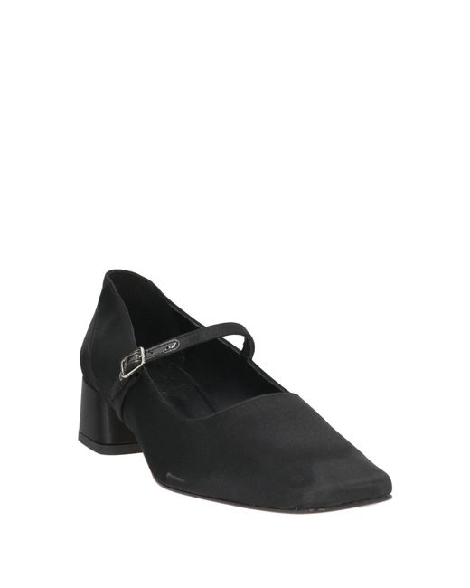 Zinda Black Pumps Textile Fibers