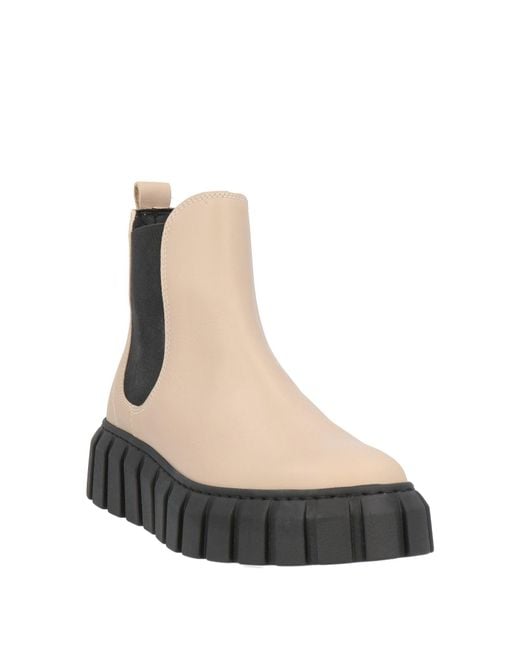 Nila & Nila Black Ankle Boots