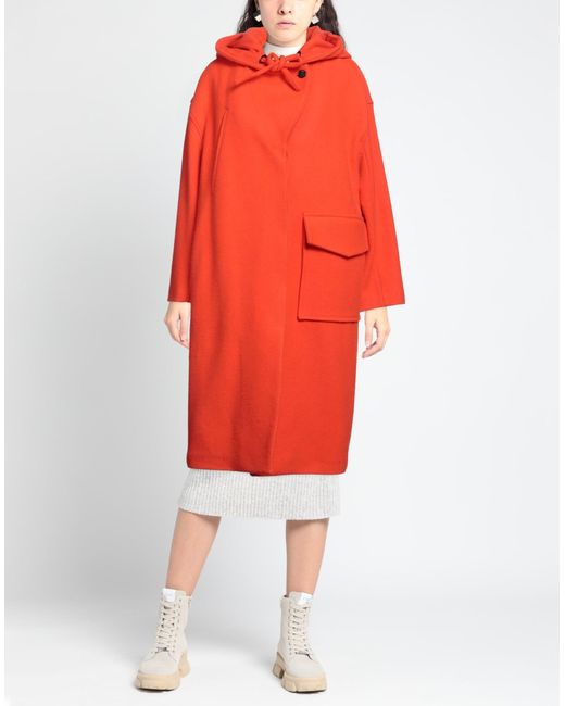 Tela Red Coat