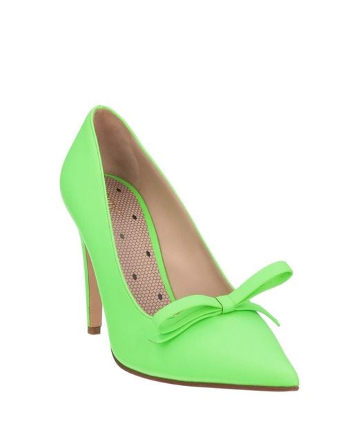 Red(v) Green Pumps