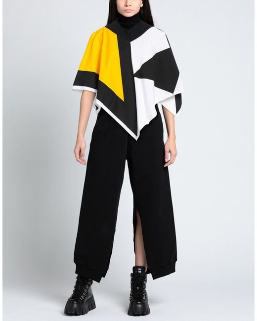 Poncho EBIT de color Yellow