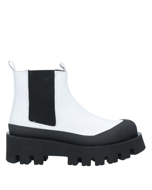 Paloma Barceló Black Ankle Boots