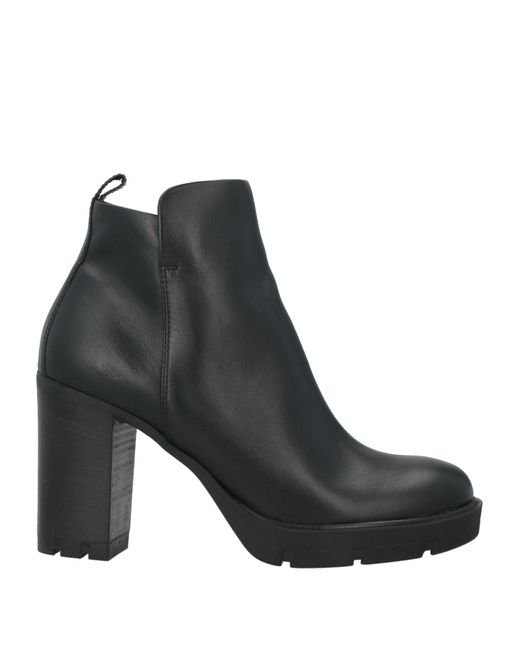Janet & Janet Black Ankle Boots
