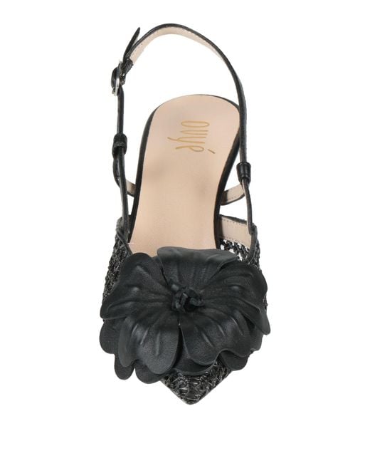 Ovyè Black Pumps