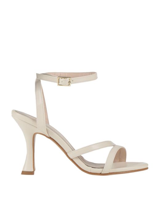 Nila & Nila White Sandals
