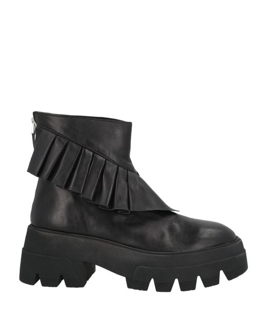 Andrea Wazen Black Ankle Boots Leather