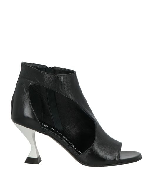 Strategia Black Ankle Boots Leather