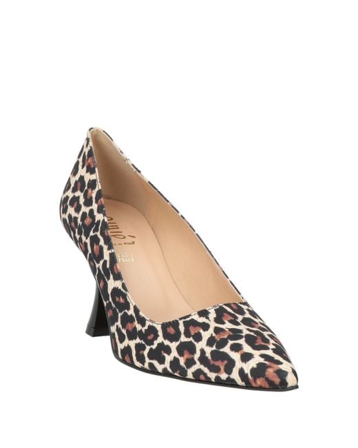 Ovyè Metallic Pumps