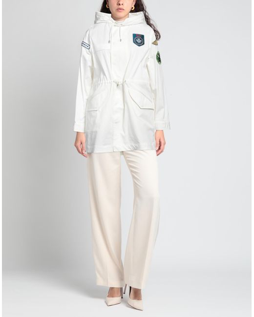 MR & MRS White Jacke, Mantel & Trenchcoat