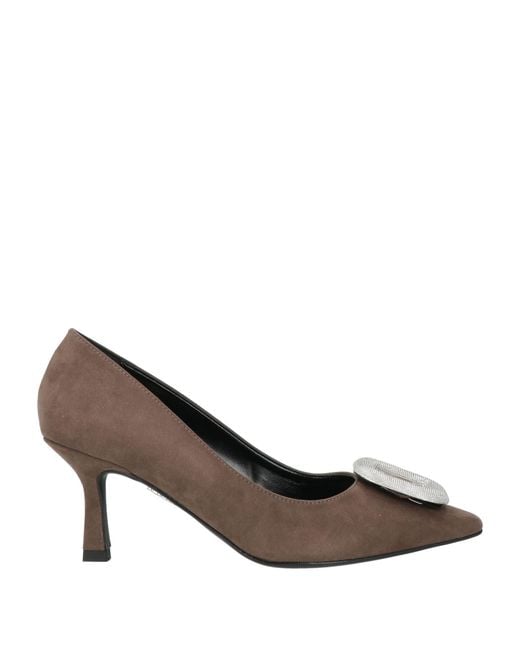 Nila & Nila Brown Pumps