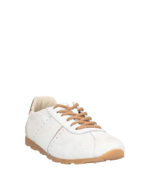 Ovyè White Sneakers