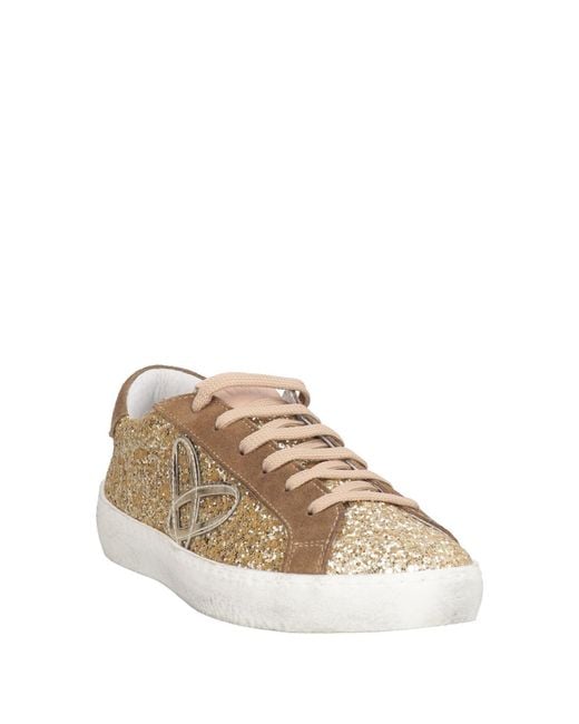 Ovyè Natural Sneakers