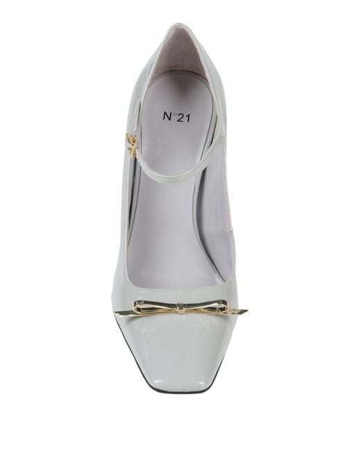 N°21 White Pumps