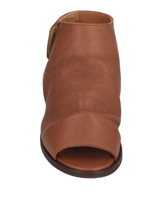 Stele Brown Sandals