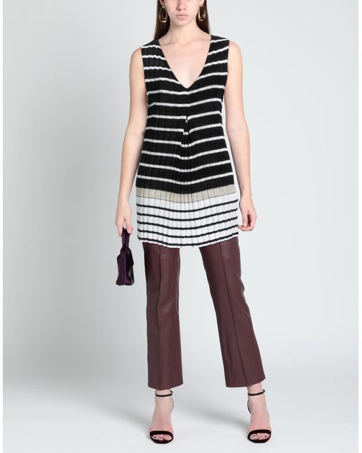 B.yu Black Top