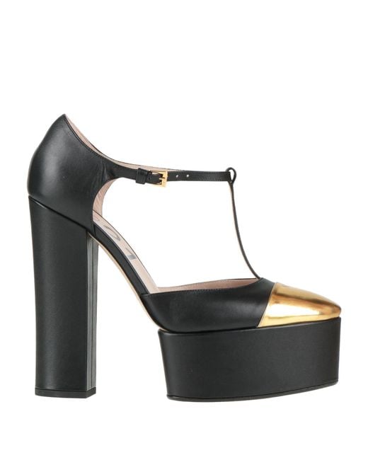 N°21 White Pumps