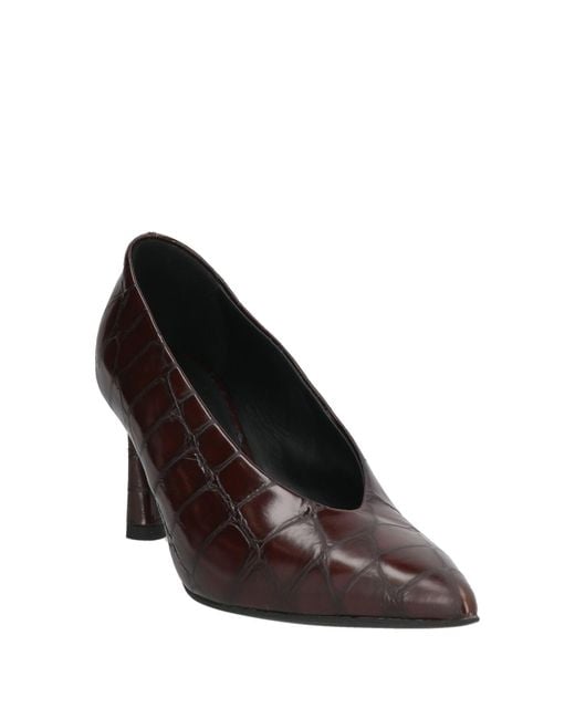 Halmanera Brown Pumps
