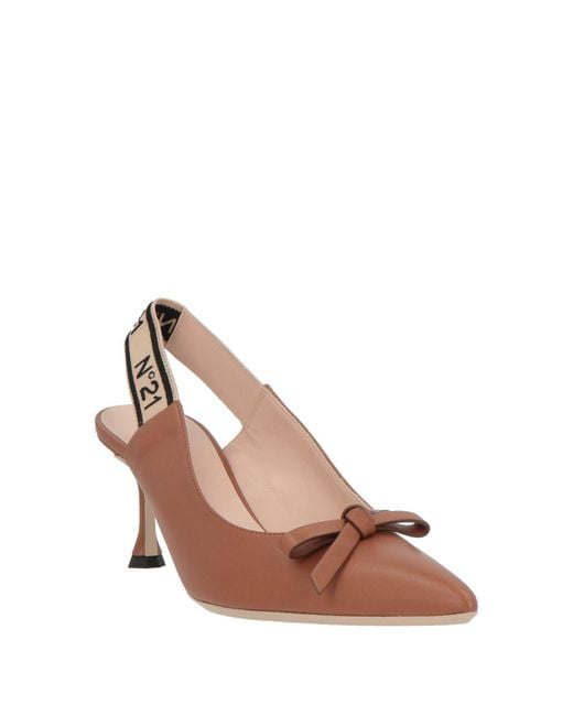 N°21 Brown Pumps
