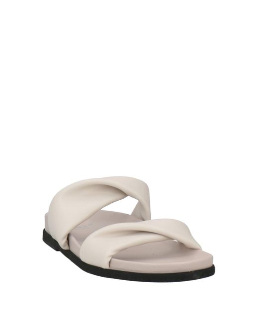 Thera's White Sandale