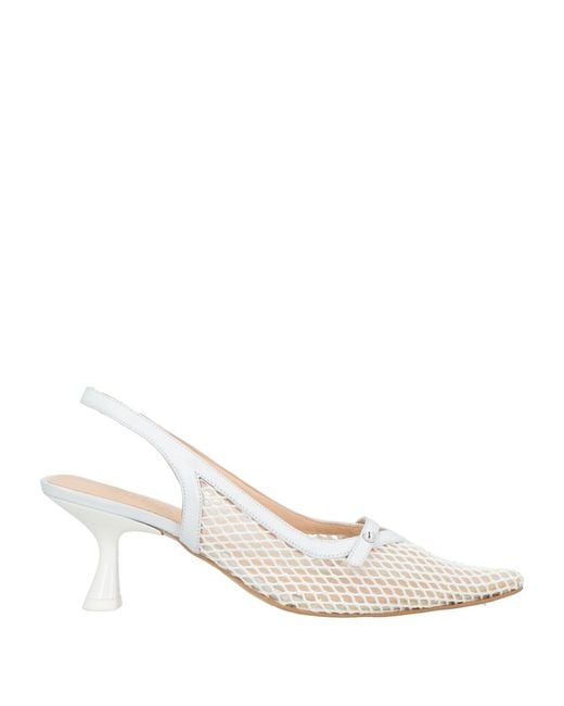 Zinda White Pumps