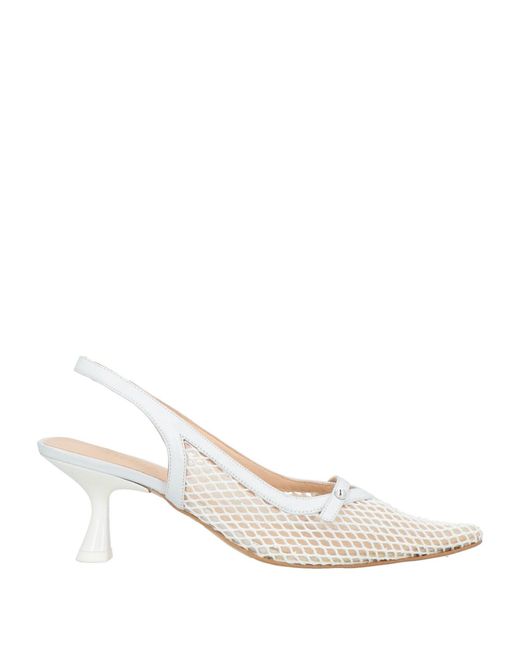 Zinda White Pumps