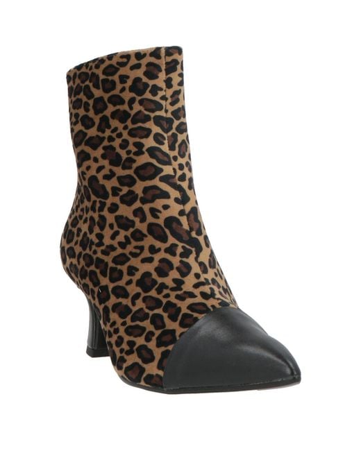 Nila & Nila Brown Ankle Boots