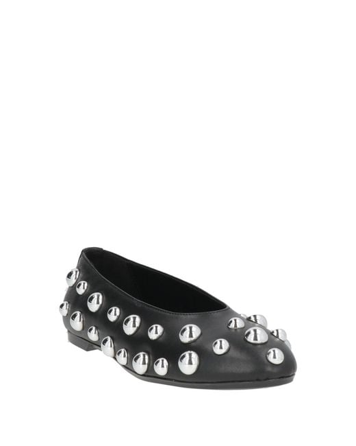 Ovyè White Ballet Flats
