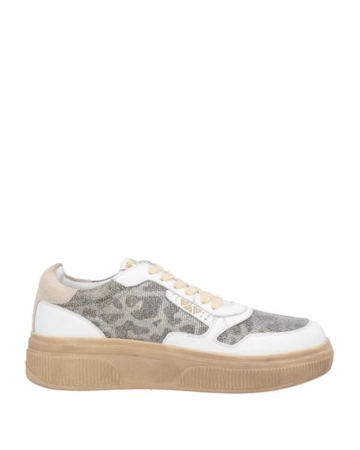 Emanuélle Vee White Sneakers