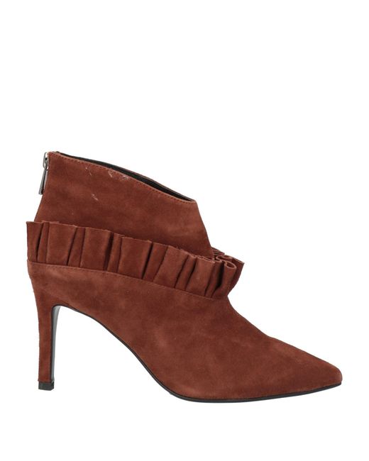 Emanuélle Vee Brown Ankle Boots
